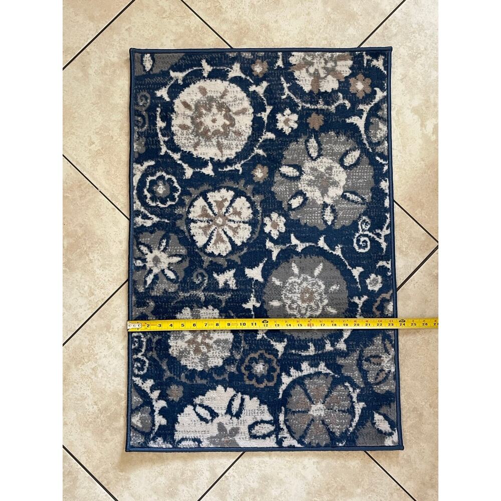 Beautiful Madison Navy Area Rug 2’ x 3’ - Picture 2 of 6